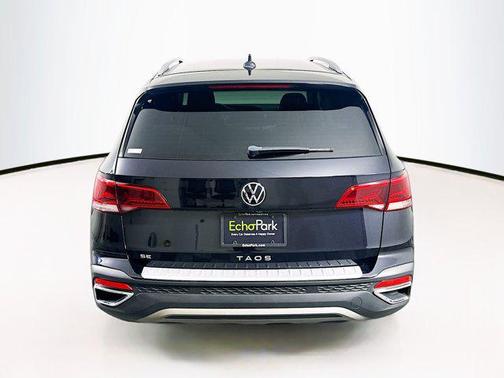 Deep Black Pearl 2023 Volkswagen Taos 1.5T SE