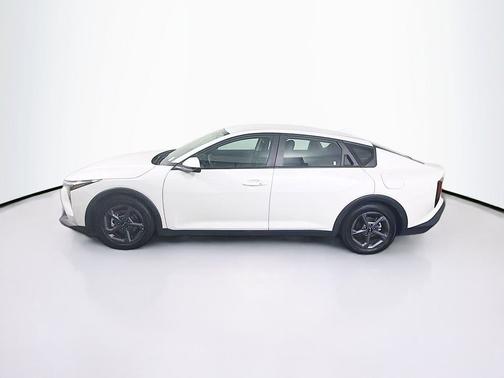 Snow White Pearl 2025 Kia K4 LXS