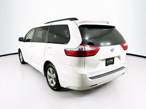 2017 Toyota Sienna LE