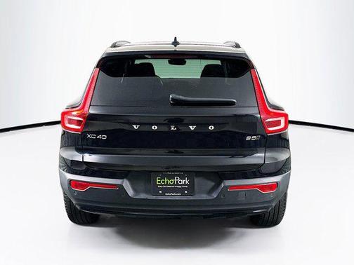 2025 Volvo XC40 B5 Plus Dark Theme