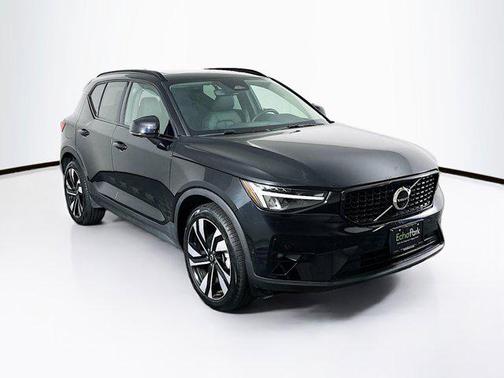 2025 Volvo XC40 B5 Plus Dark Theme