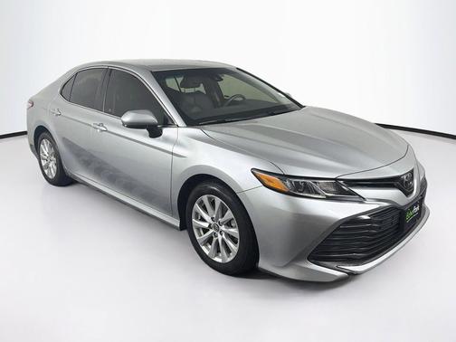 Celestial Silver Metallic 2018 Toyota Camry LE