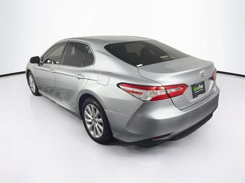 Celestial Silver Metallic 2018 Toyota Camry LE