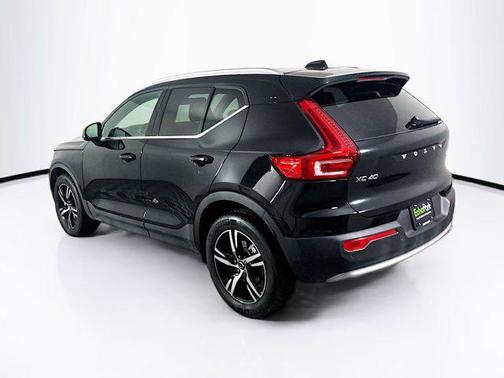 2025 Volvo XC40 B5 Core Bright Theme