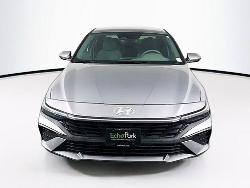 Fluid Metal 2025 Hyundai ELANTRA SE