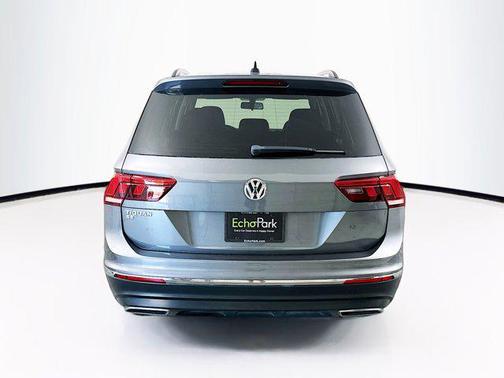 Platinum Gray Metallic 2020 Volkswagen Tiguan 2.0T SE