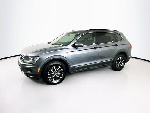 Platinum Gray Metallic 2020 Volkswagen Tiguan 2.0T SE