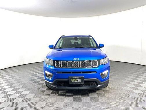 Photo 2 of 33 of 2019 Jeep Compass Latitude