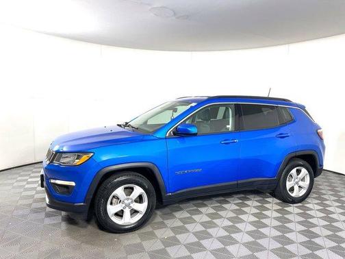 Photo 5 of 33 of 2019 Jeep Compass Latitude