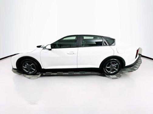 Snow White Pearl 2025 Kia K4 LXS