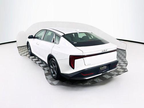 Snow White Pearl 2025 Kia K4 LXS