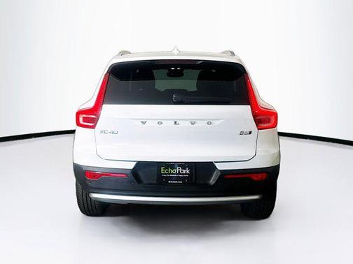 2025 Volvo XC40 B5 Core Bright Theme