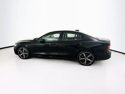 2024 Volvo S60 B5 Core Dark Theme