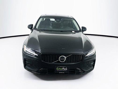 2024 Volvo S60 B5 Core Dark Theme