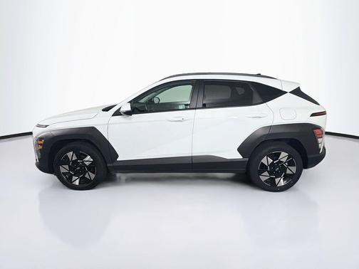Atlas White 2025 Hyundai KONA SEL