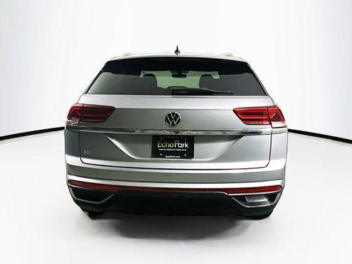 Platinum Gray Metallic 2023 Volkswagen Atlas Cross Sport 2.0T SE