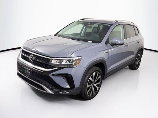 Platinum Gray Metallic 2023 Volkswagen Taos 1.5T SE