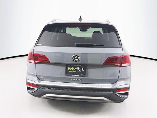 Platinum Gray Metallic 2023 Volkswagen Taos 1.5T SE