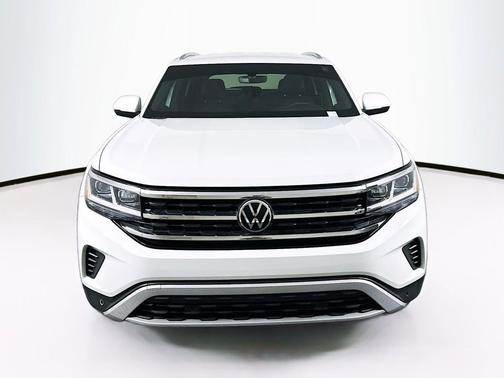 Pure White 2023 Volkswagen Atlas Cross Sport 2.0T SE w/Technology