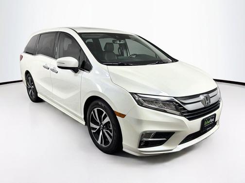 White Diamond Pearl 2019 Honda Odyssey Elite