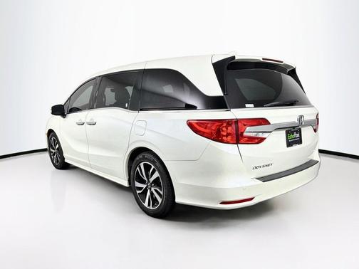 White Diamond Pearl 2019 Honda Odyssey Elite