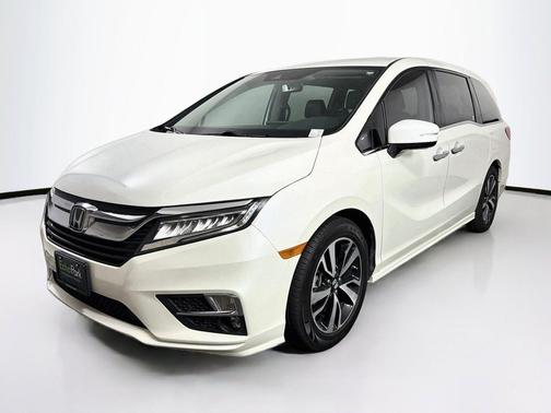 White Diamond Pearl 2019 Honda Odyssey Elite