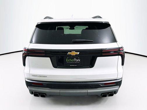 Summit White 2025 Chevrolet Traverse LT