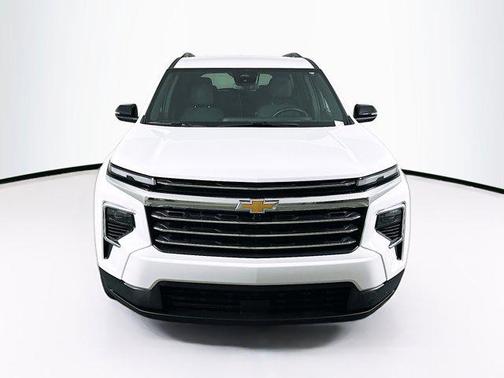 Summit White 2025 Chevrolet Traverse LT