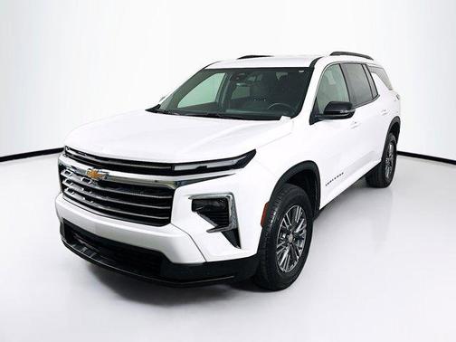 Summit White 2025 Chevrolet Traverse LT