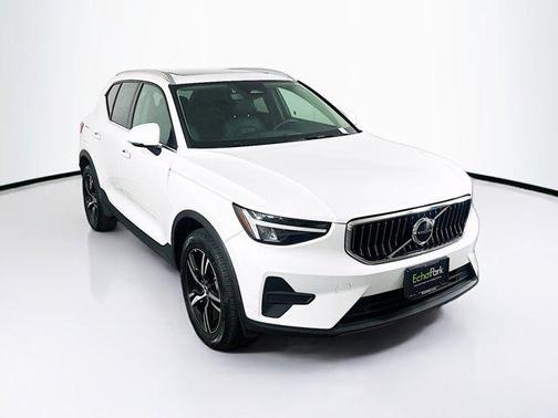 2025 Volvo XC40 B5 Core Bright Theme