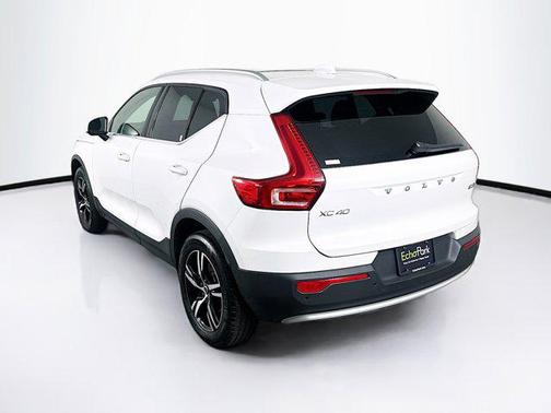 2025 Volvo XC40 B5 Core Bright Theme