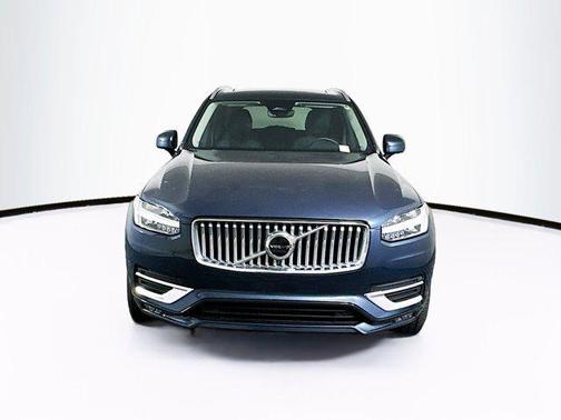 2025 Volvo XC90 B5 Core