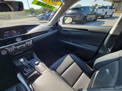 Eminent White Pearl 2016 Lexus ES 350 Base