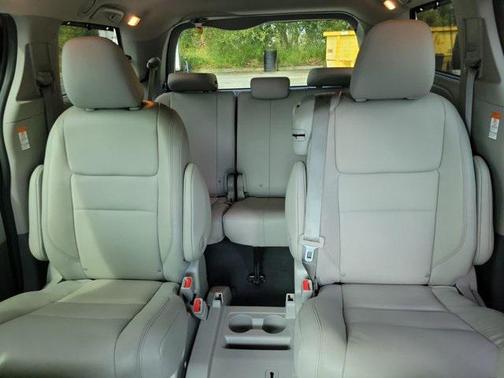 2020 Toyota Sienna XLE
