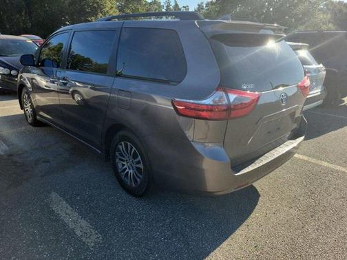 2020 Toyota Sienna XLE
