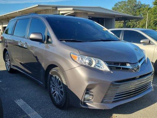 2020 Toyota Sienna XLE