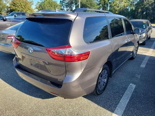 2020 Toyota Sienna XLE