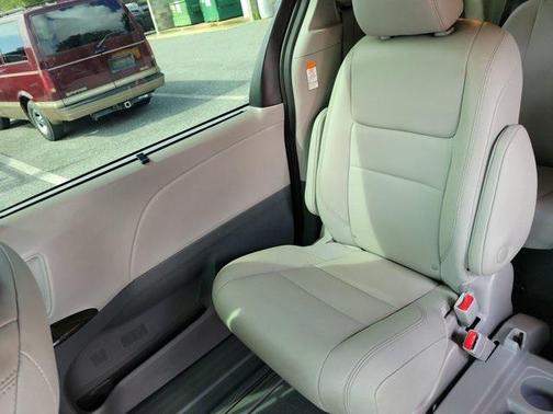 2020 Toyota Sienna XLE