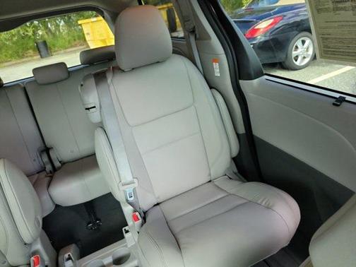 2020 Toyota Sienna XLE