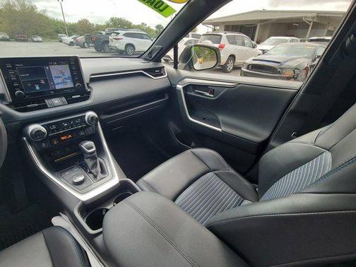 2021 Toyota RAV4 Hybrid SE