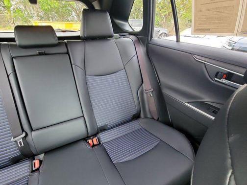 2021 Toyota RAV4 Hybrid SE