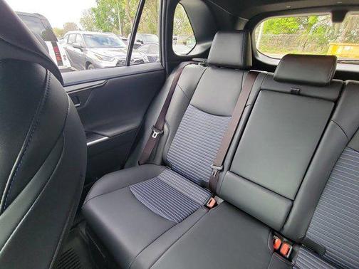 2021 Toyota RAV4 Hybrid SE