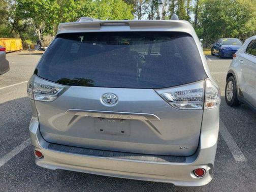 2014 Toyota Sienna SE