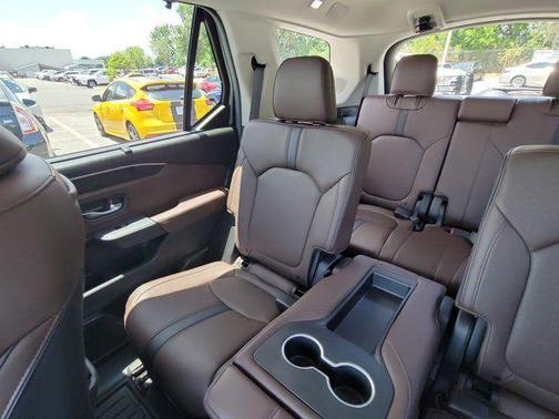 Gray 2025 Honda Pilot Elite
