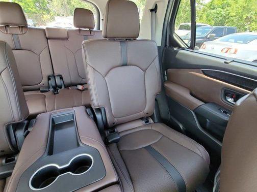 Gray 2025 Honda Pilot Elite