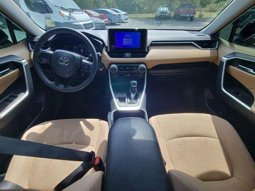 Ice Cap 2025 Toyota RAV4 XLE