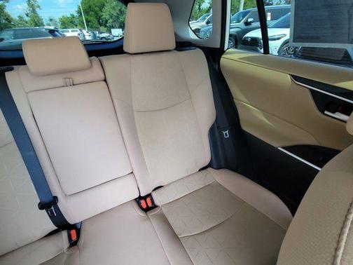 Ice Cap 2025 Toyota RAV4 XLE