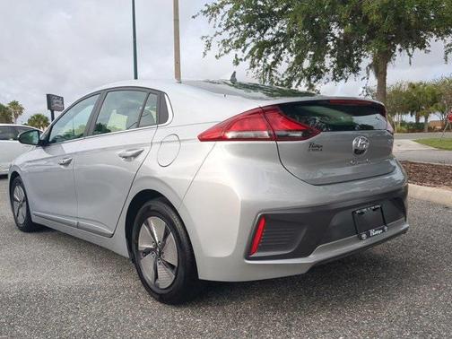 2021 Hyundai IONIQ Hybrid SE