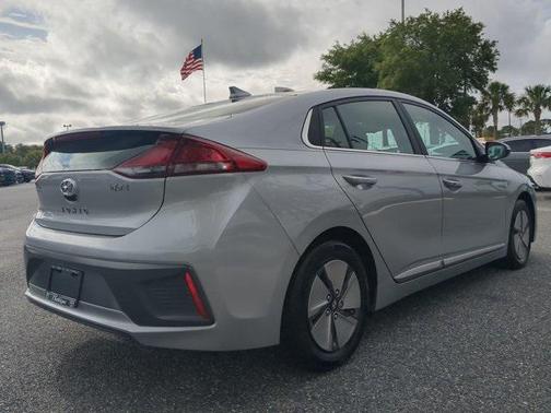 2021 Hyundai IONIQ Hybrid SE