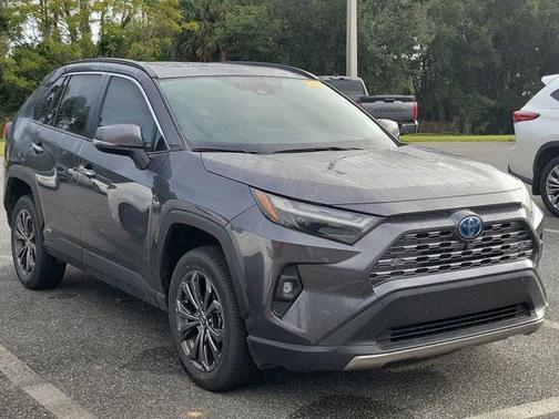 2022 Toyota RAV4 Hybrid SE